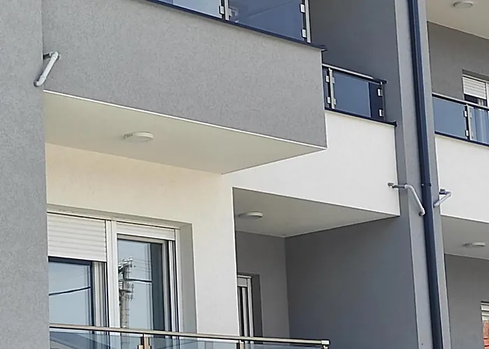 Cera Exclusive アパート *